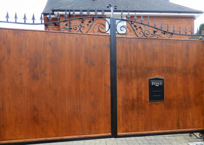 Concealing vehicular gate in Slough