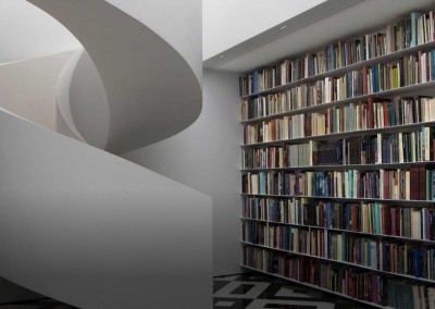 A modern spiral staircase for a library in Charing Cross by Porfan Metalwork